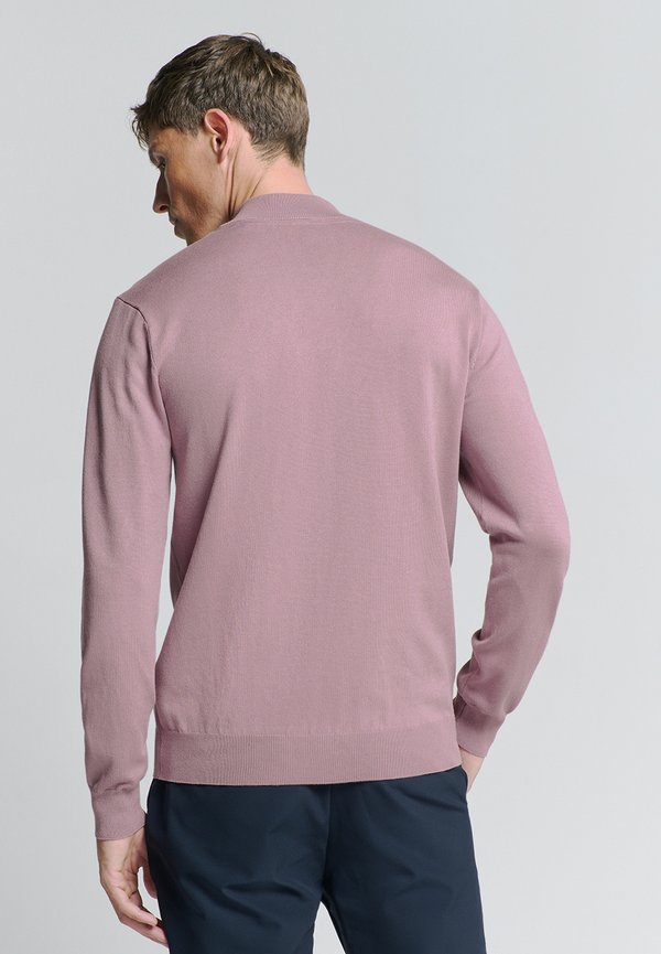 NO EXCESS HALF-ZIP