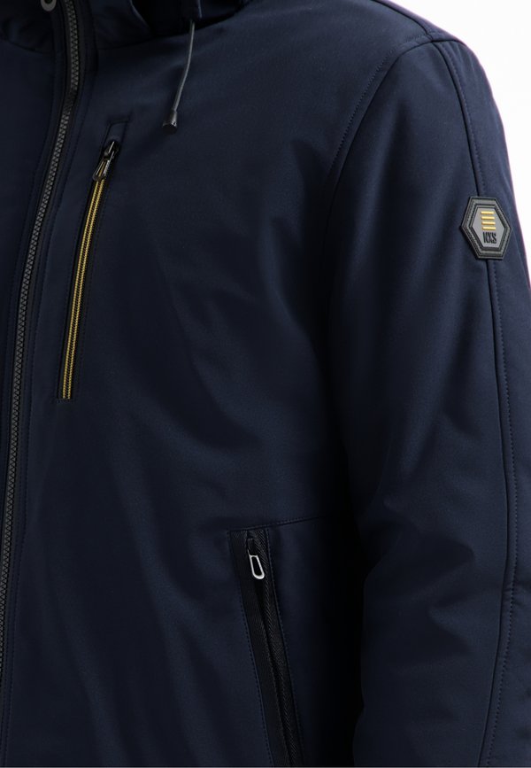 NO EXCESS SOFTSHELL JACKET