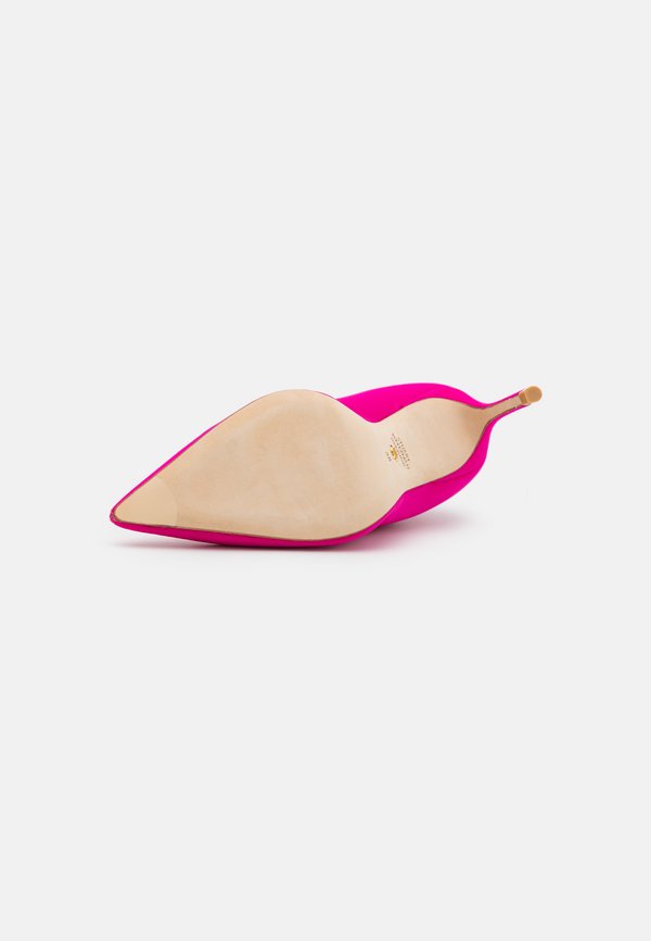 Stuart Weitzman STRETCH BOOTIE
