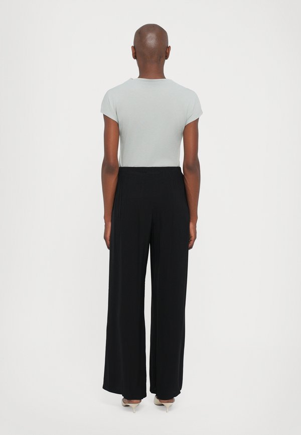 ADRIANA DEGREAS SOLID WIDE LEG PANTS
