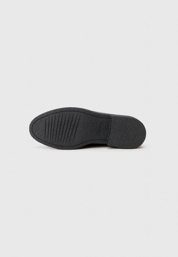 Clarks NELLA