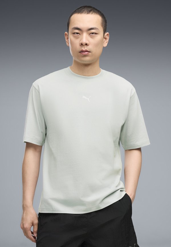 Puma RUN CULTURE COLLECTIVE BOXY GRAPHIC T-SHIRT - Print T-shirt - créme de mint