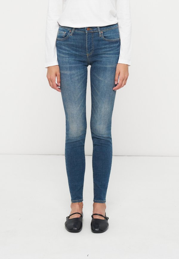 Armani Exchange