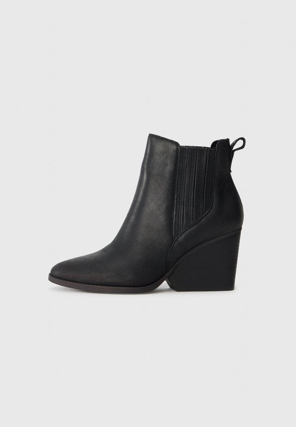 TOMS NOA