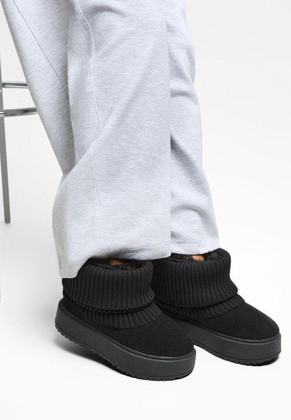 Bershka MIT FELL - Winter boots - black