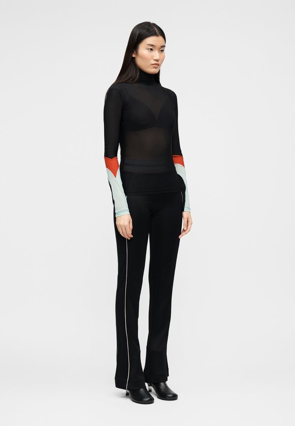OFF-WHITE LIGHT COLOR INSERT