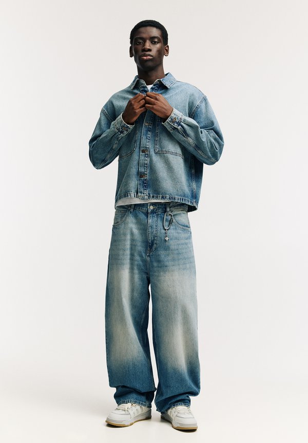 PULL&BEAR SUPPER BAGGY
