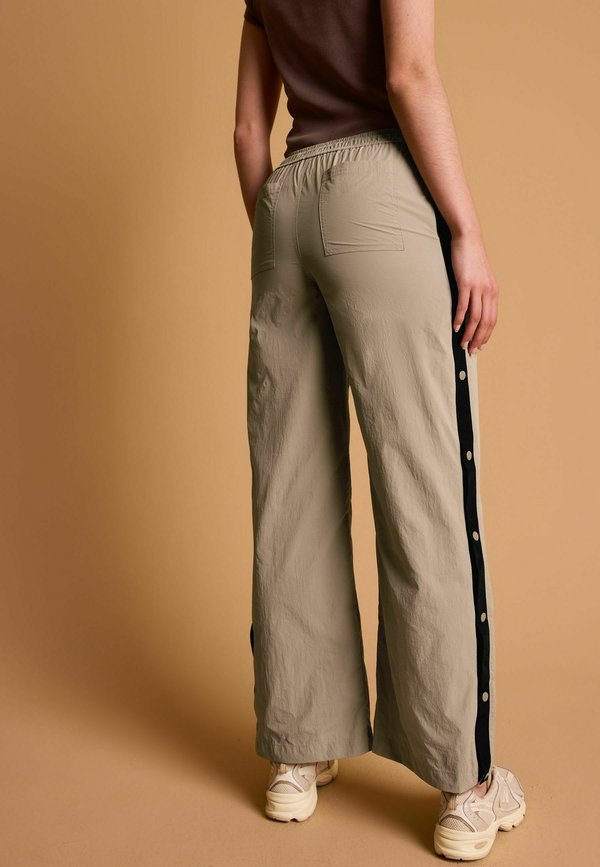 Next  SIDE - REGULAR FIT
