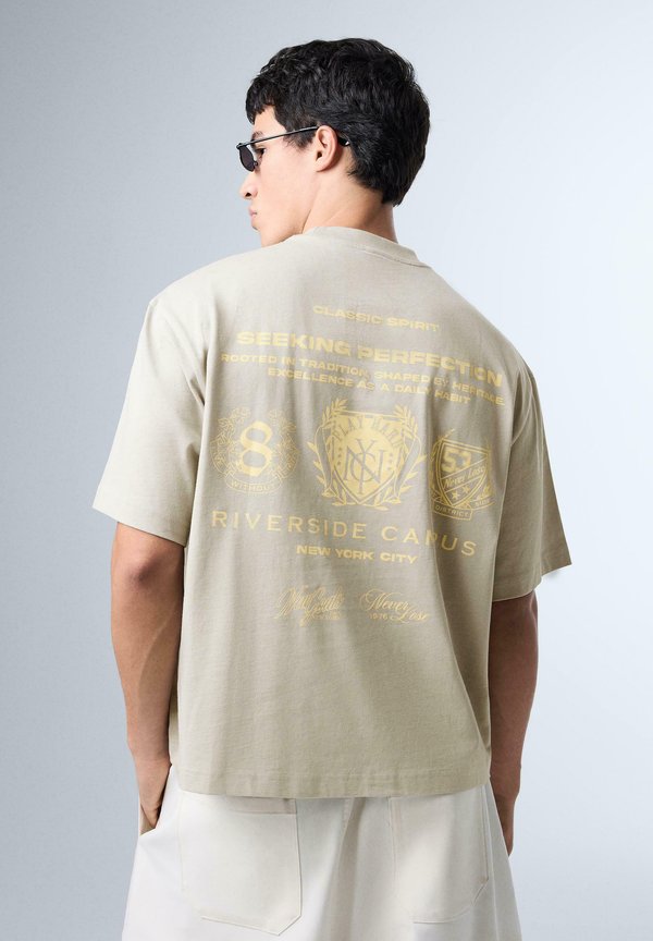 Bershka RELAXED FIT PRINT T-SHIRT - Print T-shirt - light grey