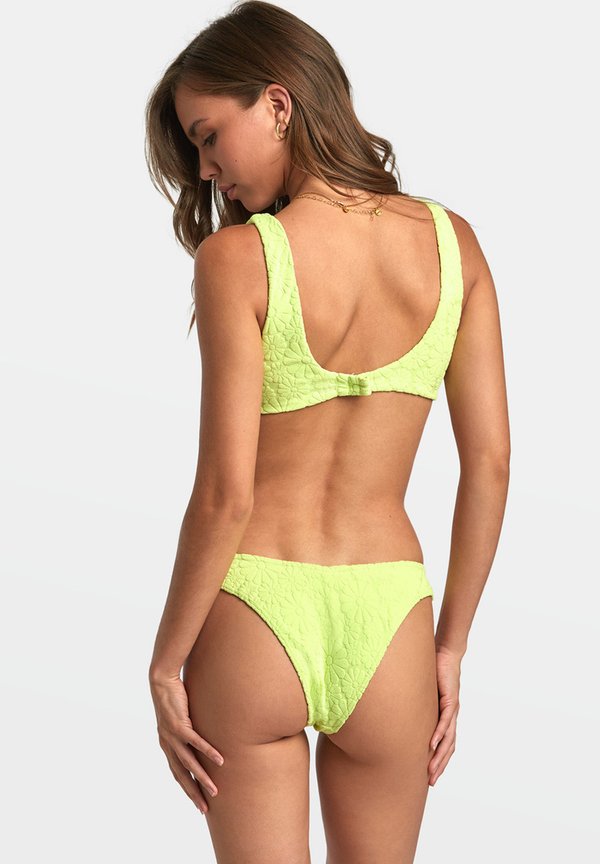 RVCA  DOLLY