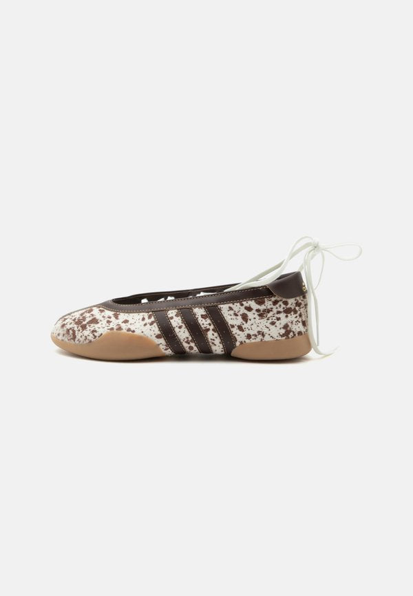adidas Originals TAEKWONDO MEI - Ankle strap ballet pumps - off white/dark brown
