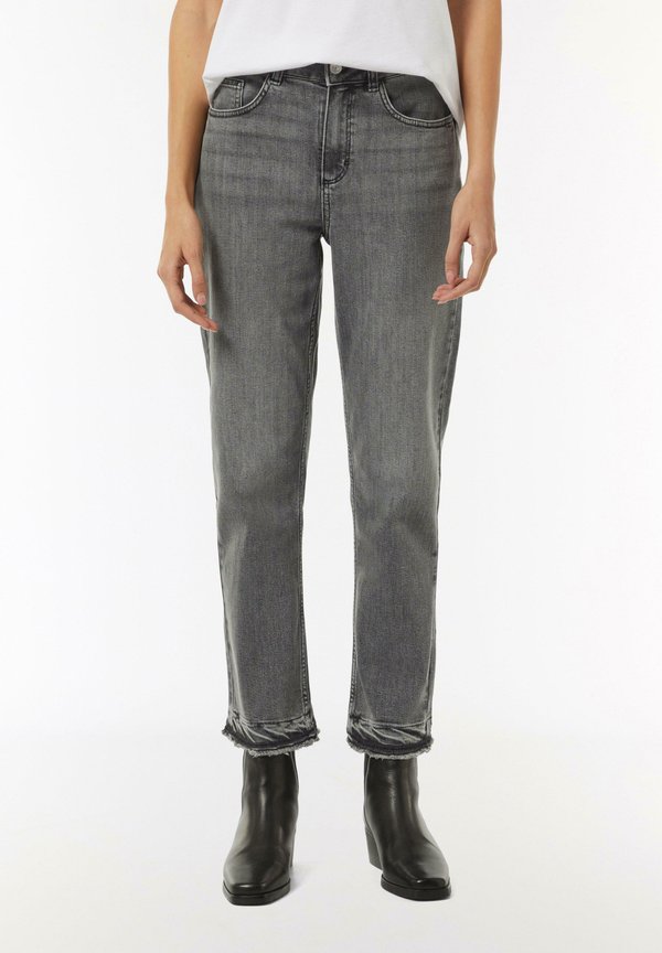 comma casual identity MIT GEFRANSTEM SAUM
