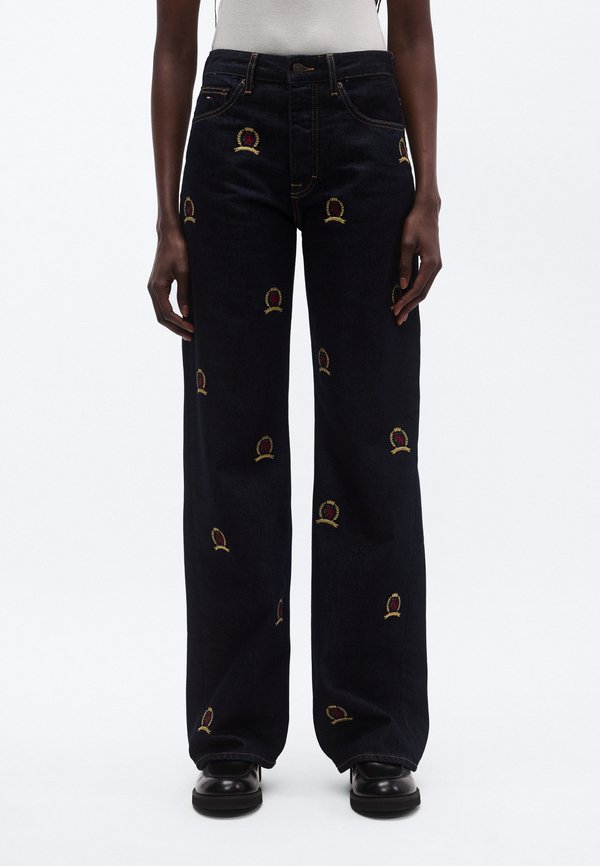 Tommy Jeans MIA CREST EMBROIDERY RELAXED STRAIGHT LEG JEANS