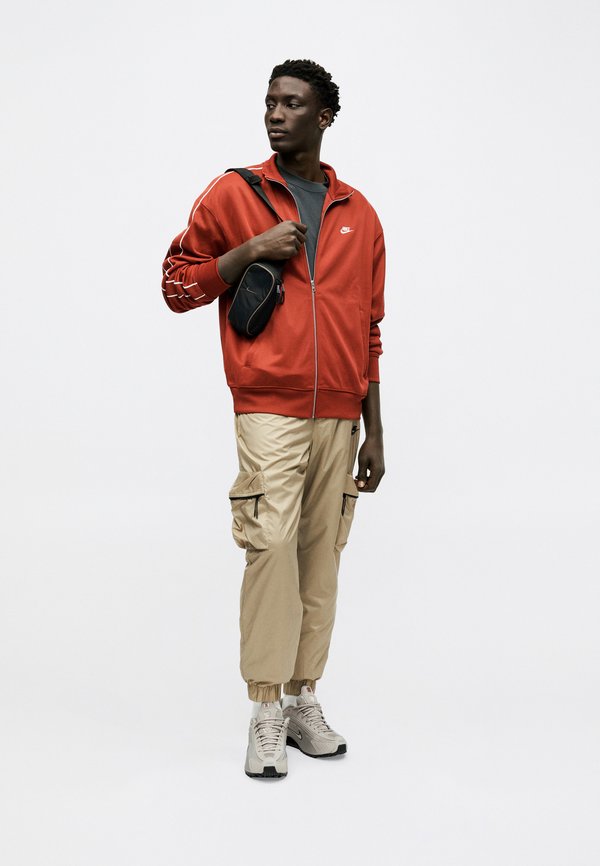 Nike Sportswear CLUB TRACK