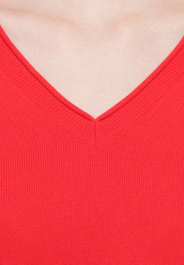 ONLY ONLLOYAL VNECK