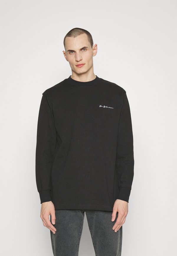 Han Kjøbenhavn PRET A PORTER LOGO SCRIPT BOXY TEE