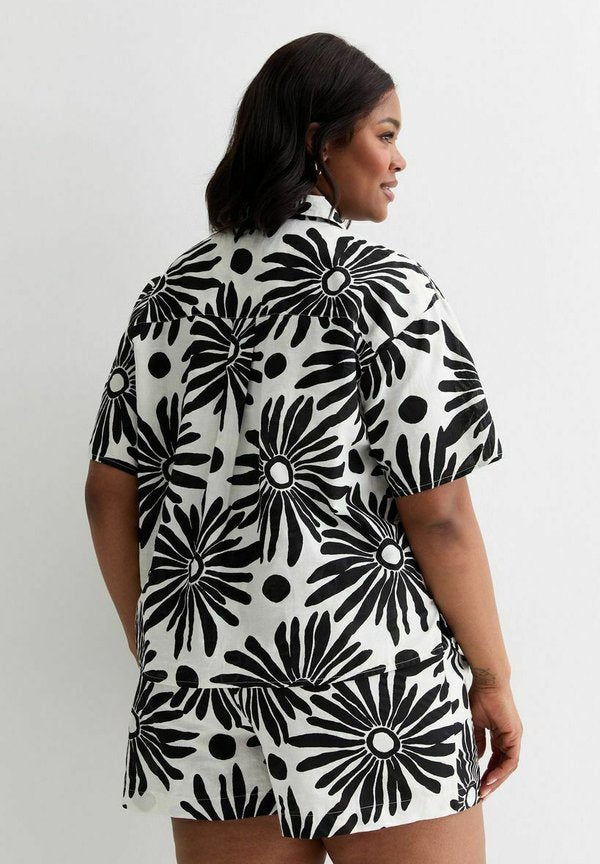 New Look Curves CURVES FLORAL SHORT SLEEVE
