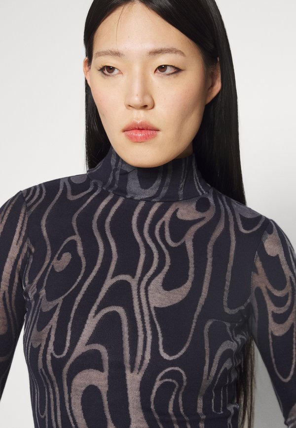 ECKHAUS LATTA SHRUNK TURTLENECK