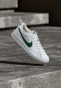 Nike Sportswear TENNIS CLASSIC - Trainers - white/gorge green