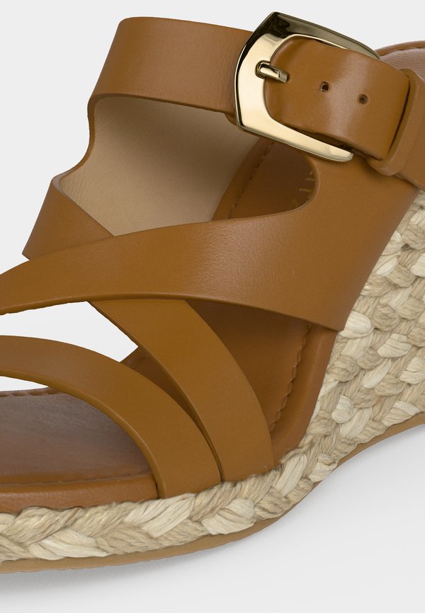 Stuart Weitzman SAI WEDGE