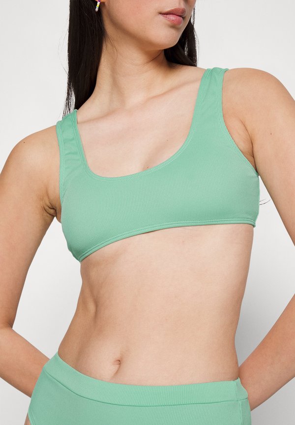 Missguided SPORT CROP TOP AND HIGH WAISTED BOTTOMS SET