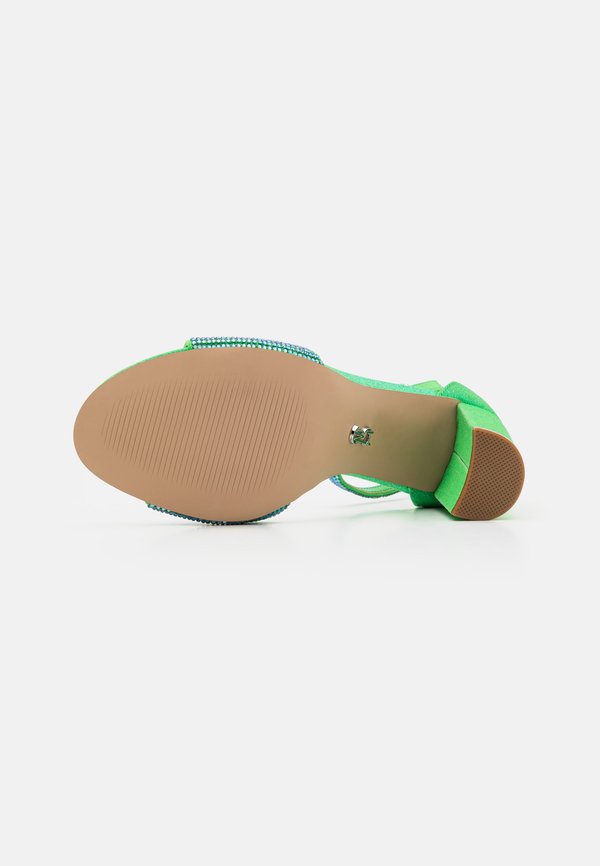 Steve Madden CAPSULE