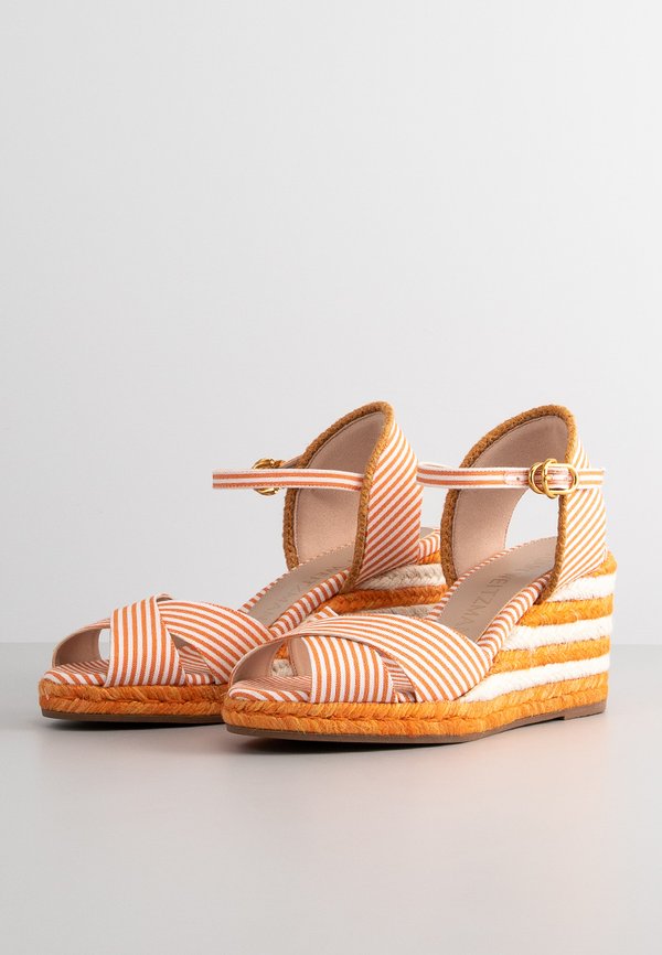 Stuart Weitzman MIRELA
