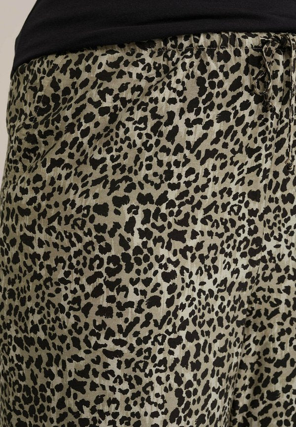 WE Fashion CURVE