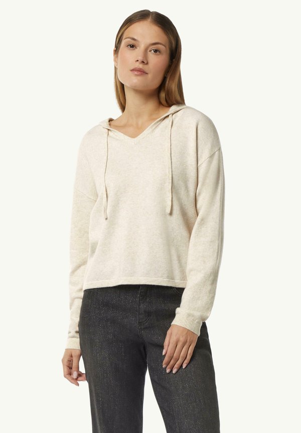 comma casual identity MIT KAPUZE
