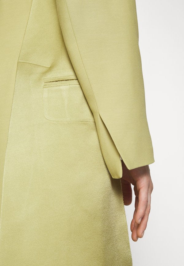 Victoria Beckham PLEAT DETAIL COAT