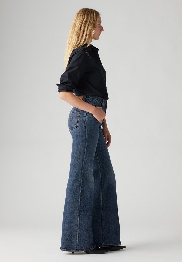 Levi's® RIBCAGE BELLS