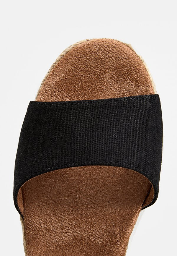TOMS NAIA