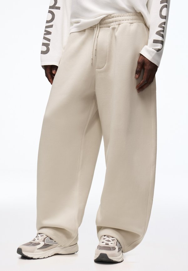 Bershka BALLOON - TRACKSUIT BOTTOMS - Tracksuit bottoms - stone