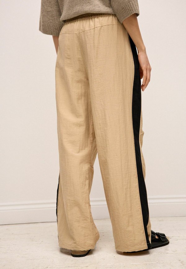 Next SIDE STRIPE PULL ON