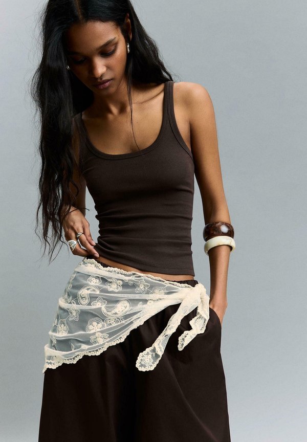 Bershka EMBROIDERED - SCARF - Scarf - beige