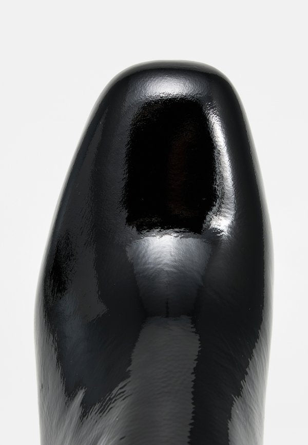 KARL LAGERFELD