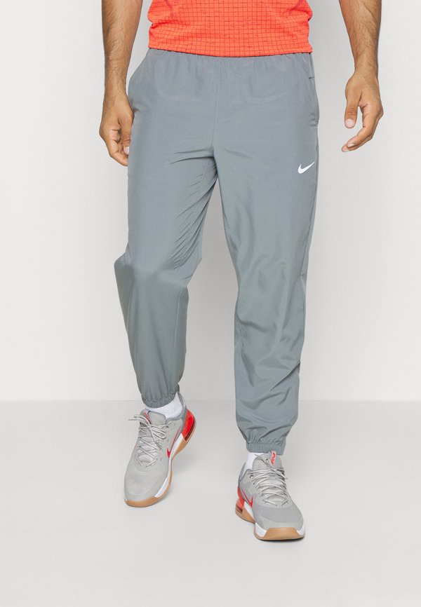 Nike Performance FORM - Tracksuit bottoms - smoke grey/black/reflective silver-coloured