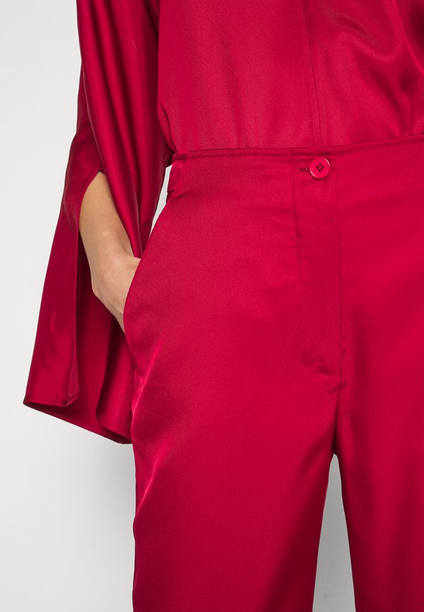 By Malene Birger AMORES