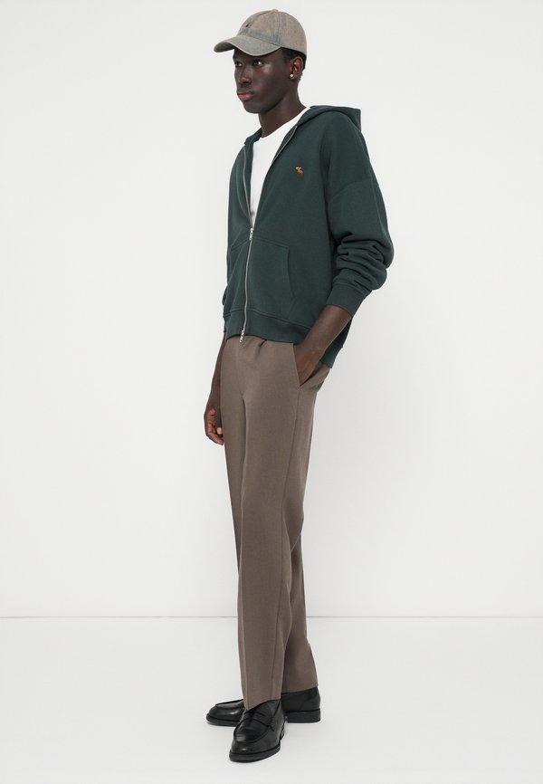 Abercrombie & Fitch PLEATED RELAXED STRAIGHT CASH TOUCH