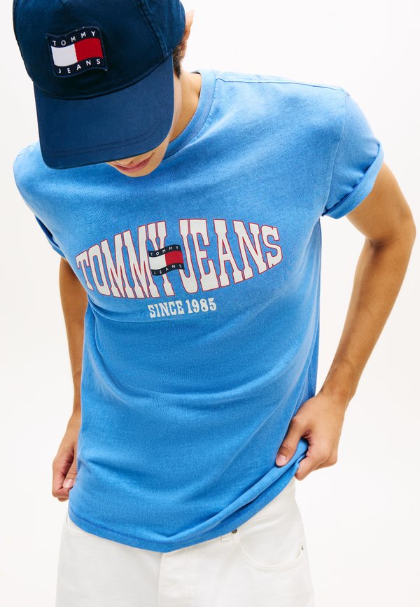 Tommy Jeans WAVY FLAG JERSEY T-SHIRT