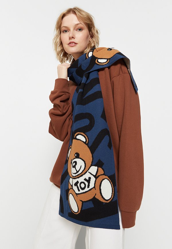 MOSCHINO