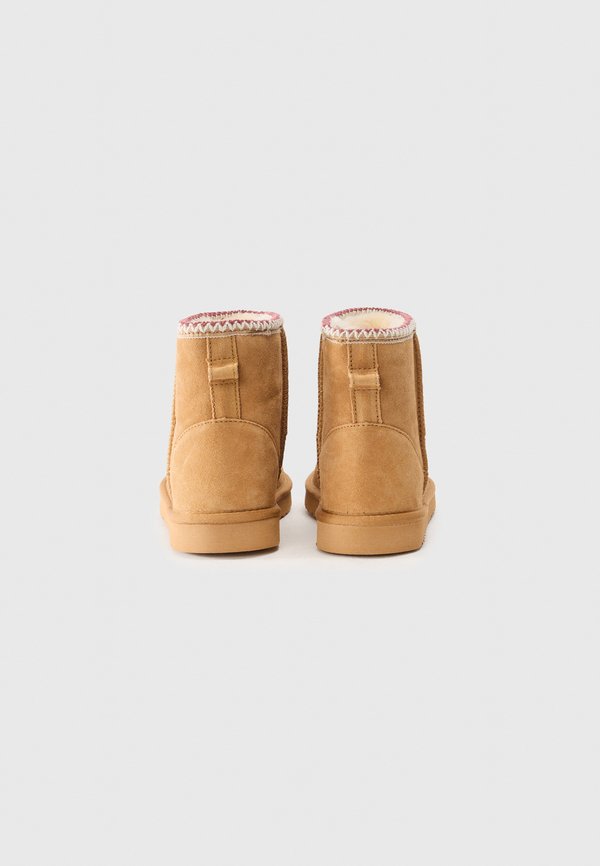Pier One by Zalando