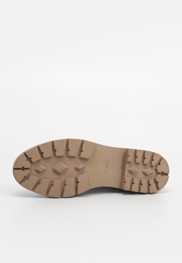 TOMS CORT