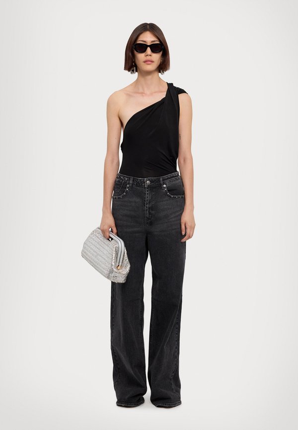 Materiel NECK TWIST BODY