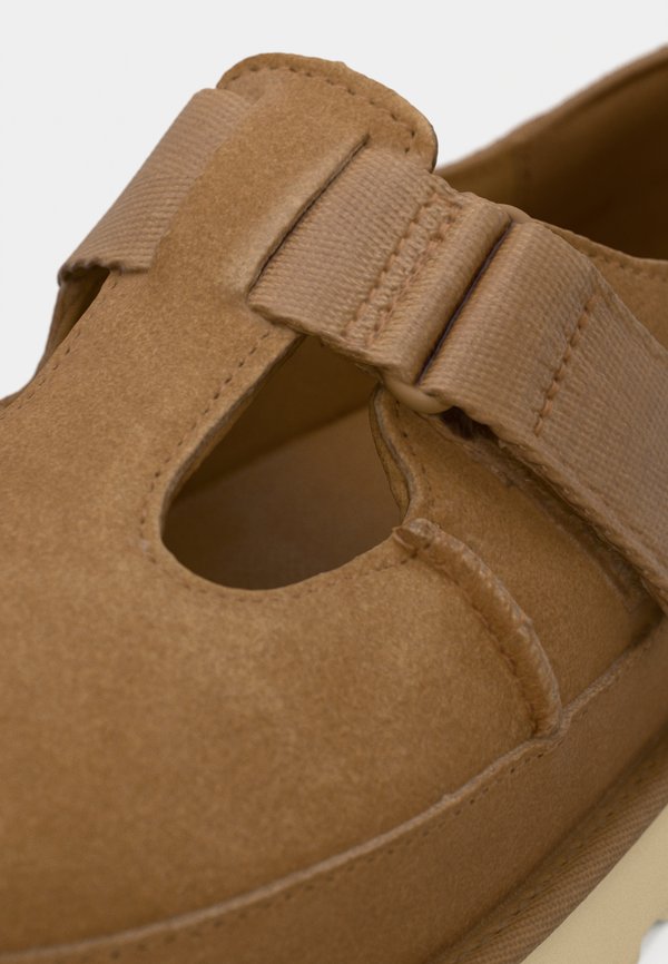 UGG GOLDENSTAR MARY JANE
