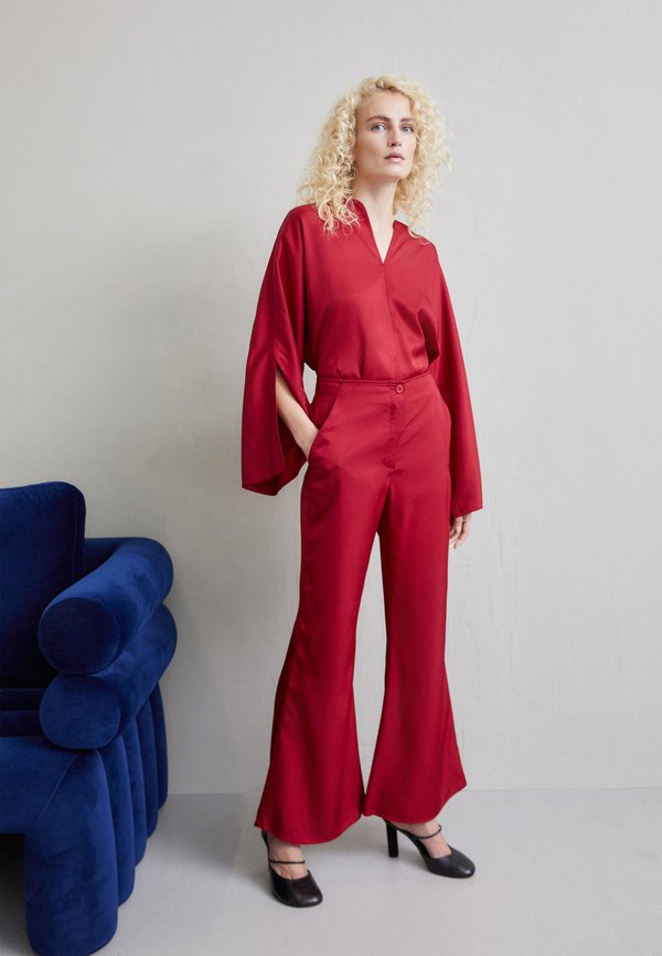 By Malene Birger AMORES