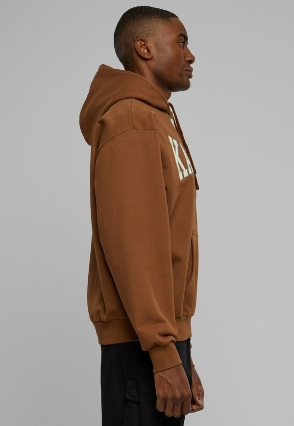 Karl Kani  COLLEGE SIGNATURE
