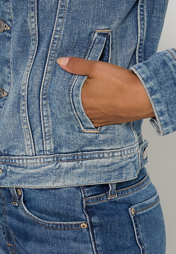 7 for all mankind