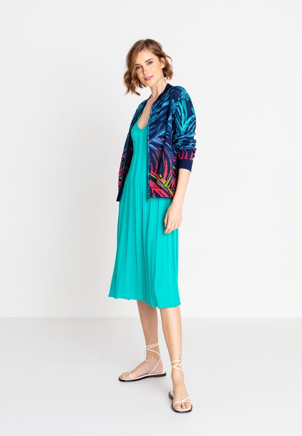 Ivko  TROPICAL MOTIF