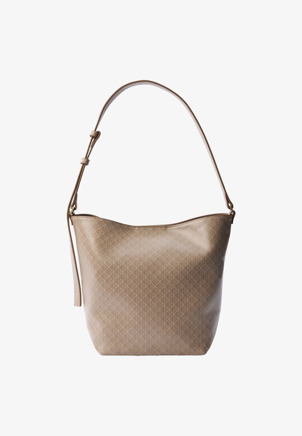 Calvin Klein EMBLEM MEDIUM BUCKET - Handbag - desert taupe